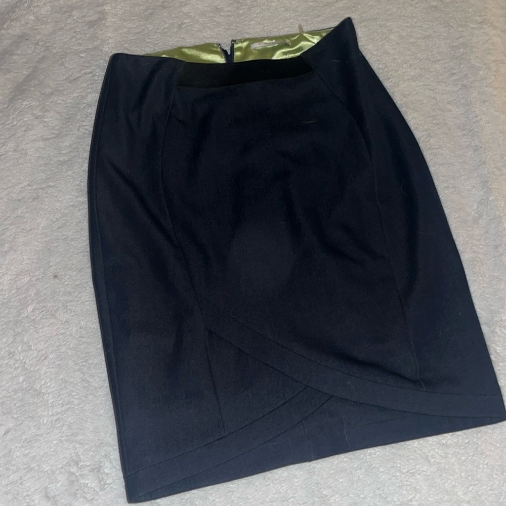 NWT TAHARI black pencil skirk with green silky lining